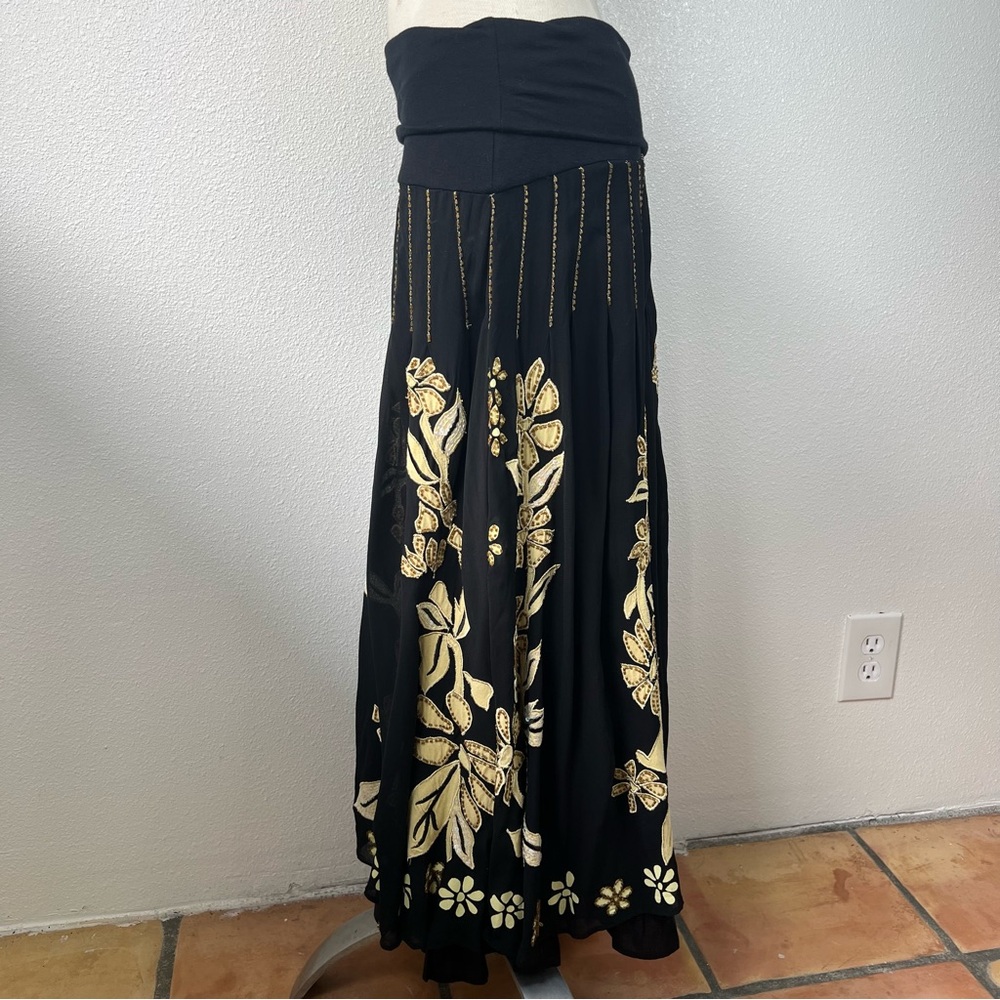 Elegant Black And Gold Floral Skirt View 4